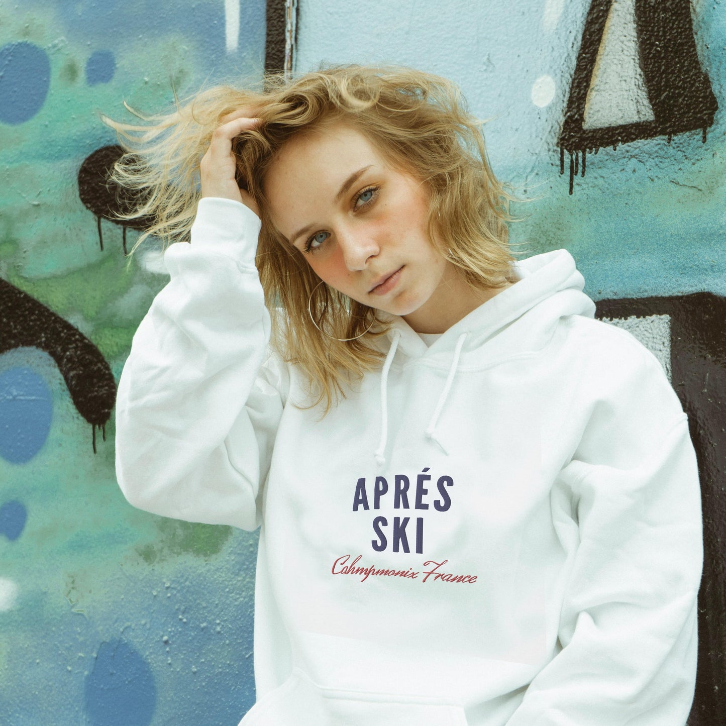 Apre's Ski Embroiderd Women's Hoodie (dark)