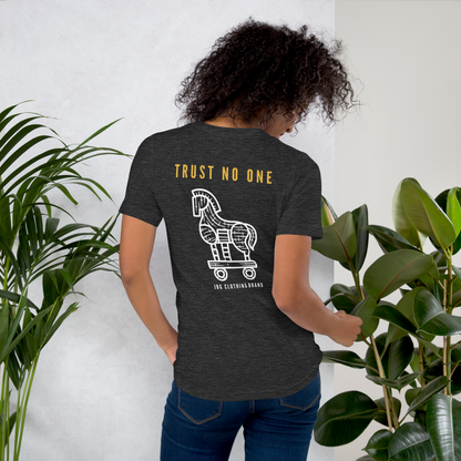 Trust No one Women's -shirt