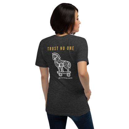 Trust No one Women's -shirt